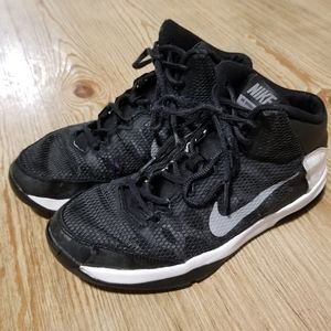 Nike Youth basketball shoe size 6.5